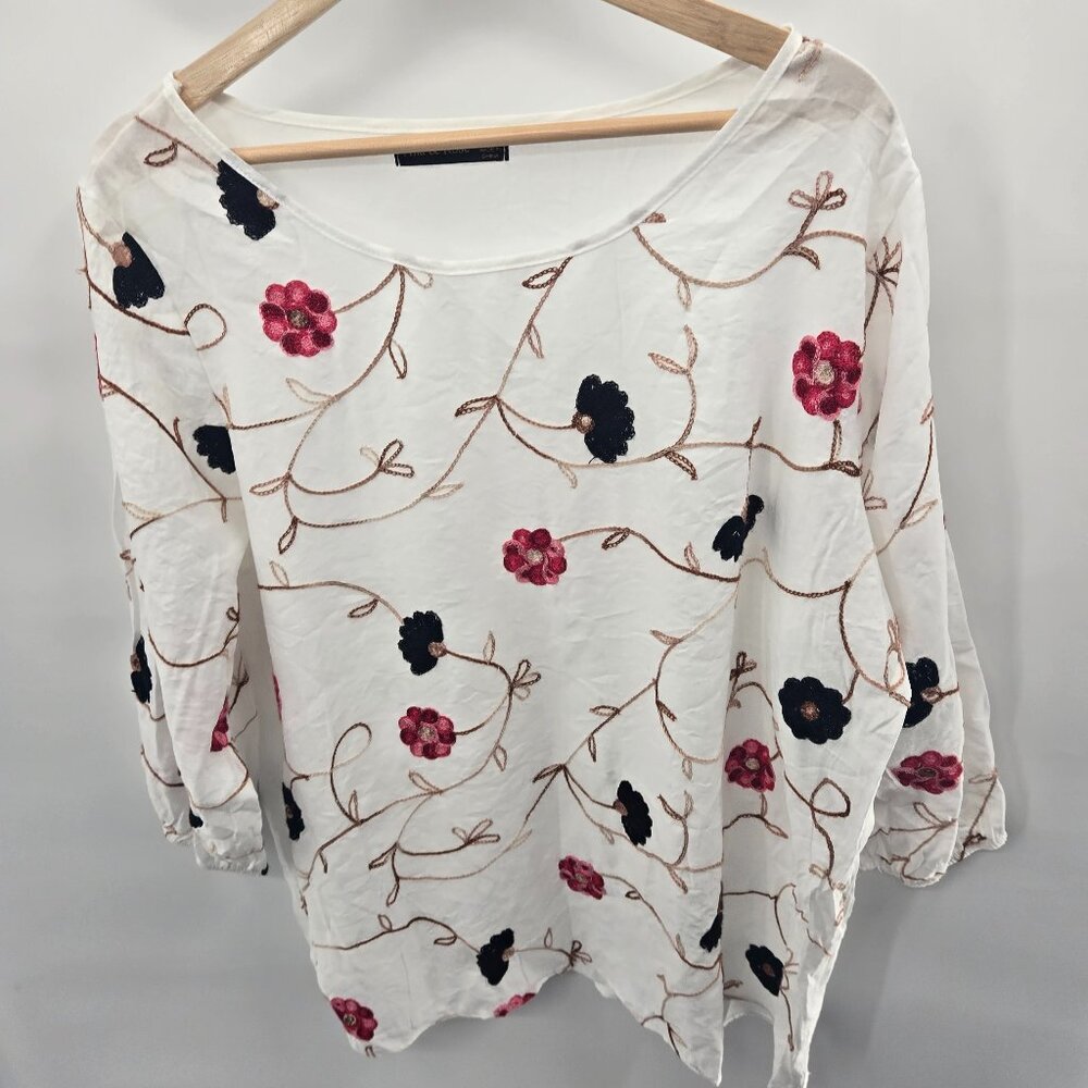 Ana and Rose White Floral Embroidered Crinkle 3/4 Sleeve Blouse 2x